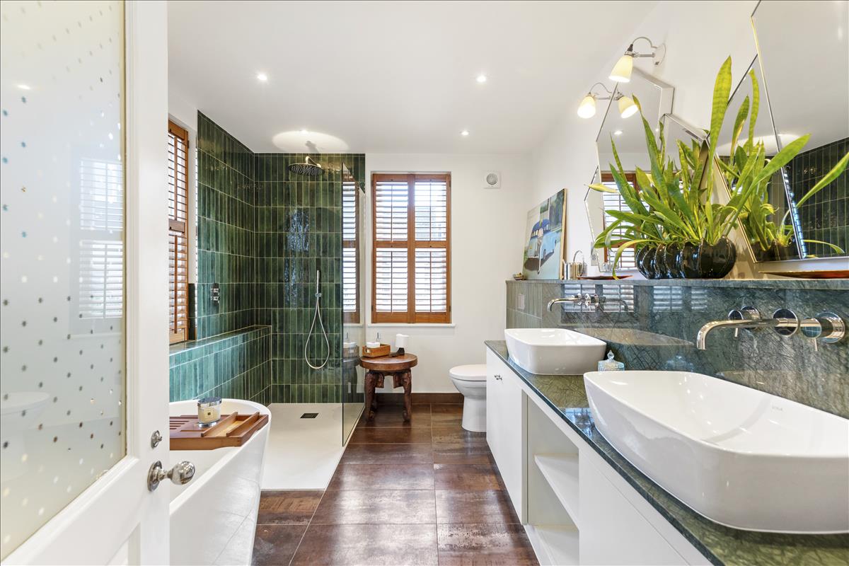 Property Image 446f8760-e7cb-4e74-a30c-1b1f63e1cd43