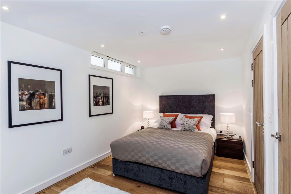deluxe four bed gated mews house for rent in the heart of de beauvoir