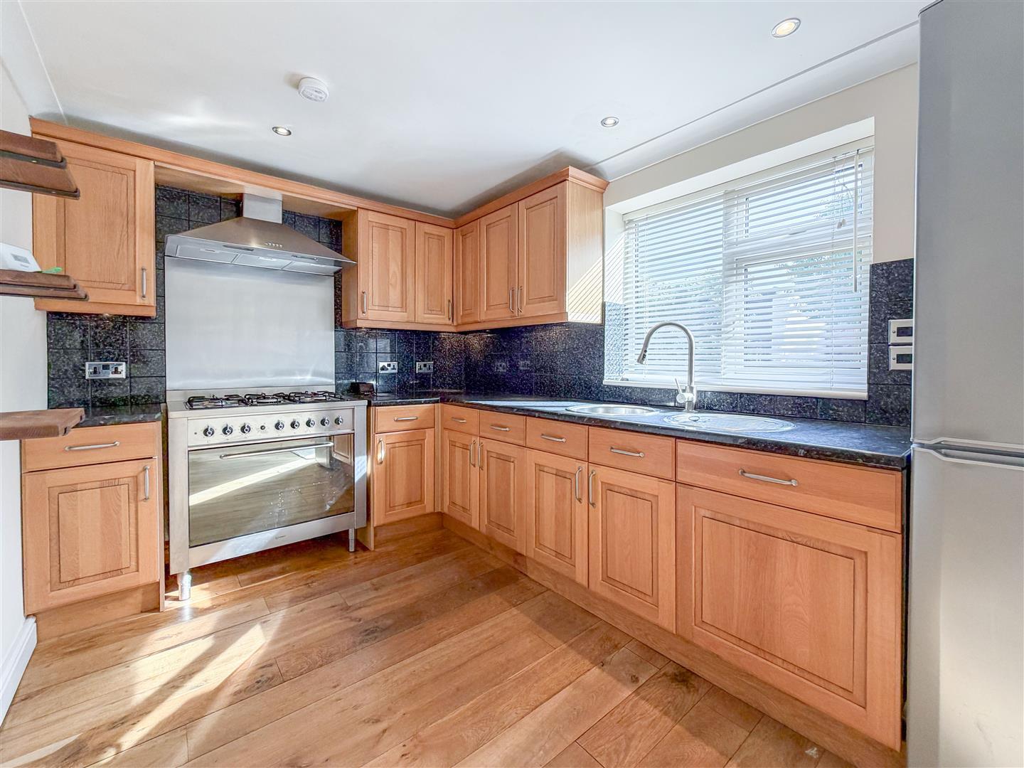 Property Image 44c415b3-b235-48eb-810e-1504075d6ee2