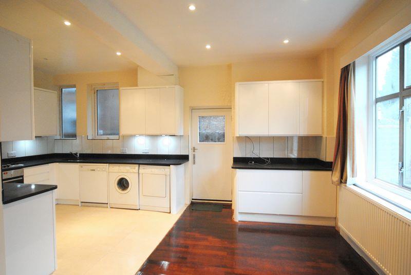 Property Image 45132593-a25e-49dc-a392-bc1b4a41dbc9