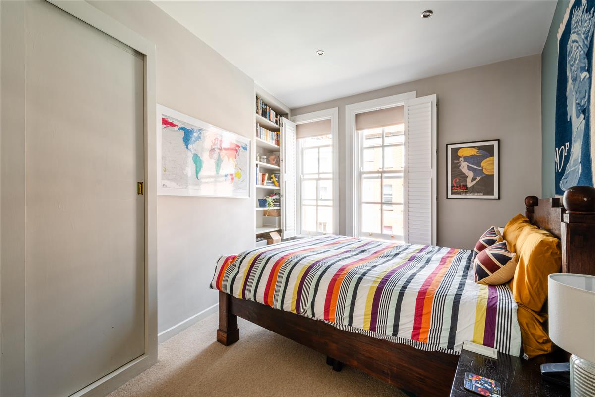 Two -bedroom, two-bathroom flat for sale, Marchmont Street, Bloomsbury, WC1N. Second bedroom