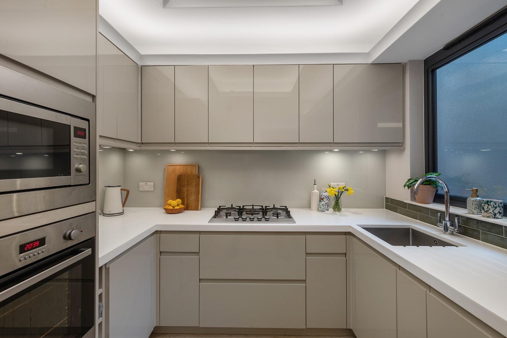 Property Image 45981519-172e-40f7-ae30-e63a1bd57841