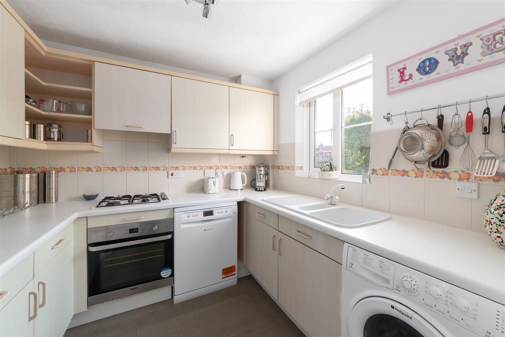 Property Image 45c5ea08-8631-4242-8f25-14341cd73a39