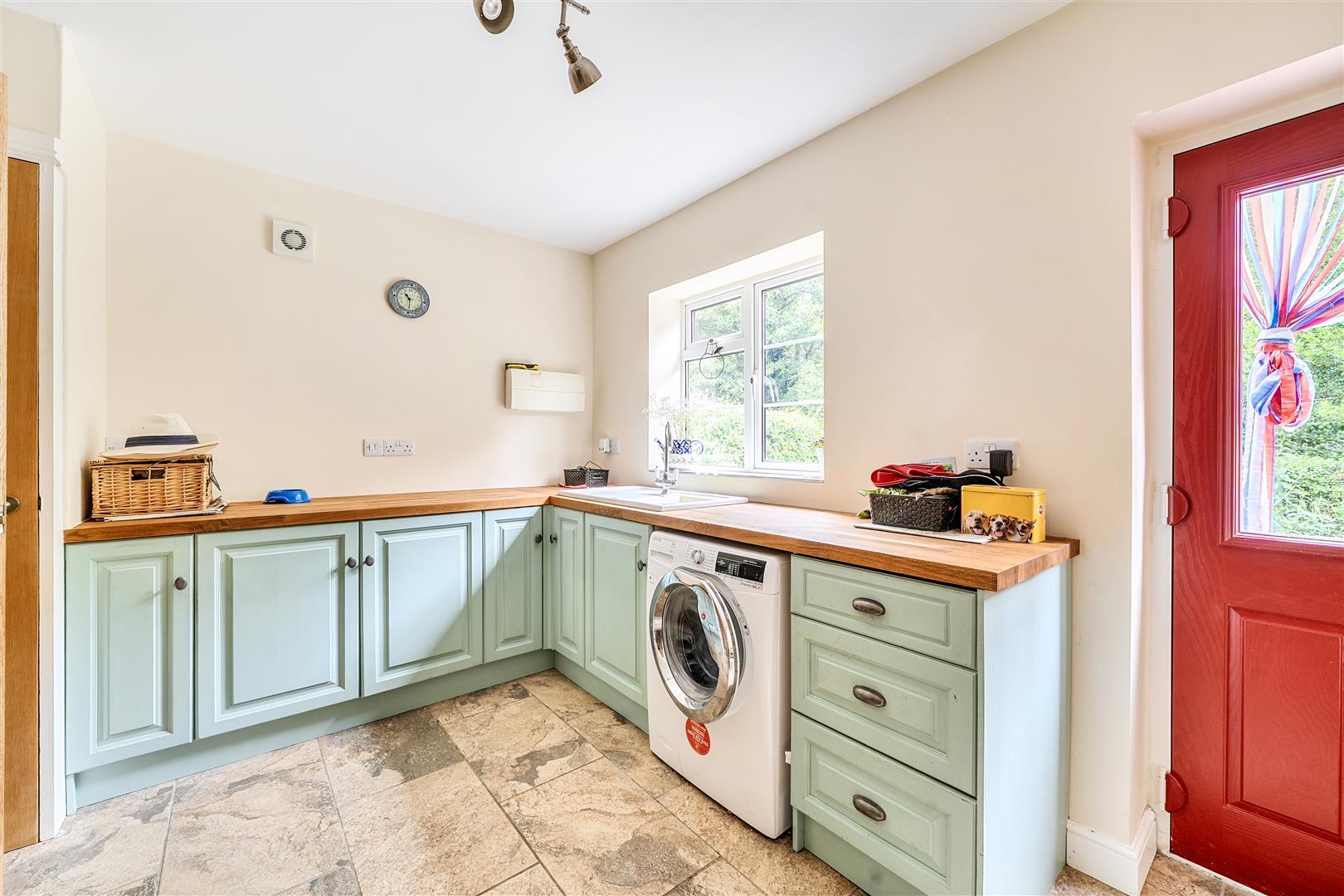 Property Image 45ededad-a6e4-4a7f-9c90-cf84f615e6c9