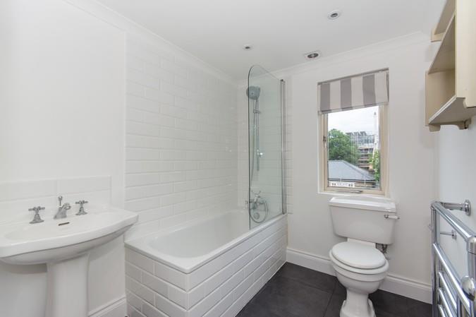 Bathroom (2).jpg