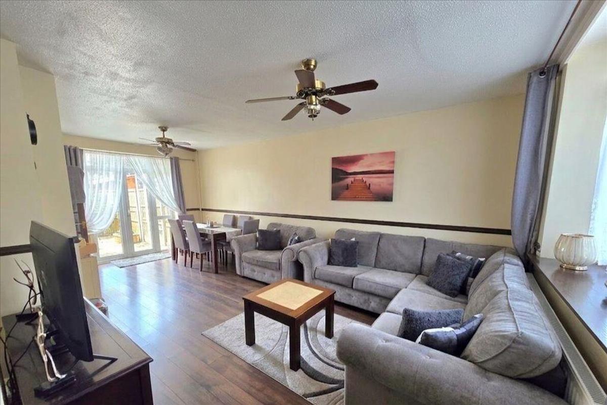 Property Image 4704cd7b-1cd9-441e-b82e-0ea1bdd015ed