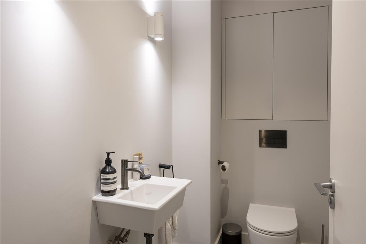Property Image 47d25914-3b56-4378-974d-e5f295612450