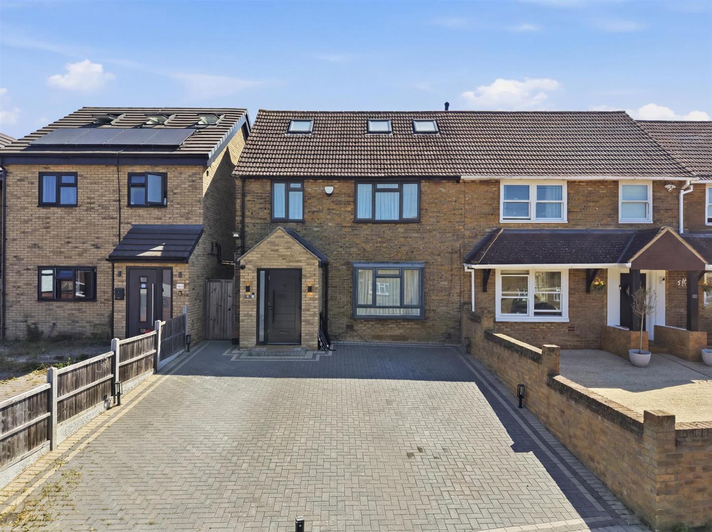 Property Image 48027838-7b25-449b-b3b2-9036fd4d37ee