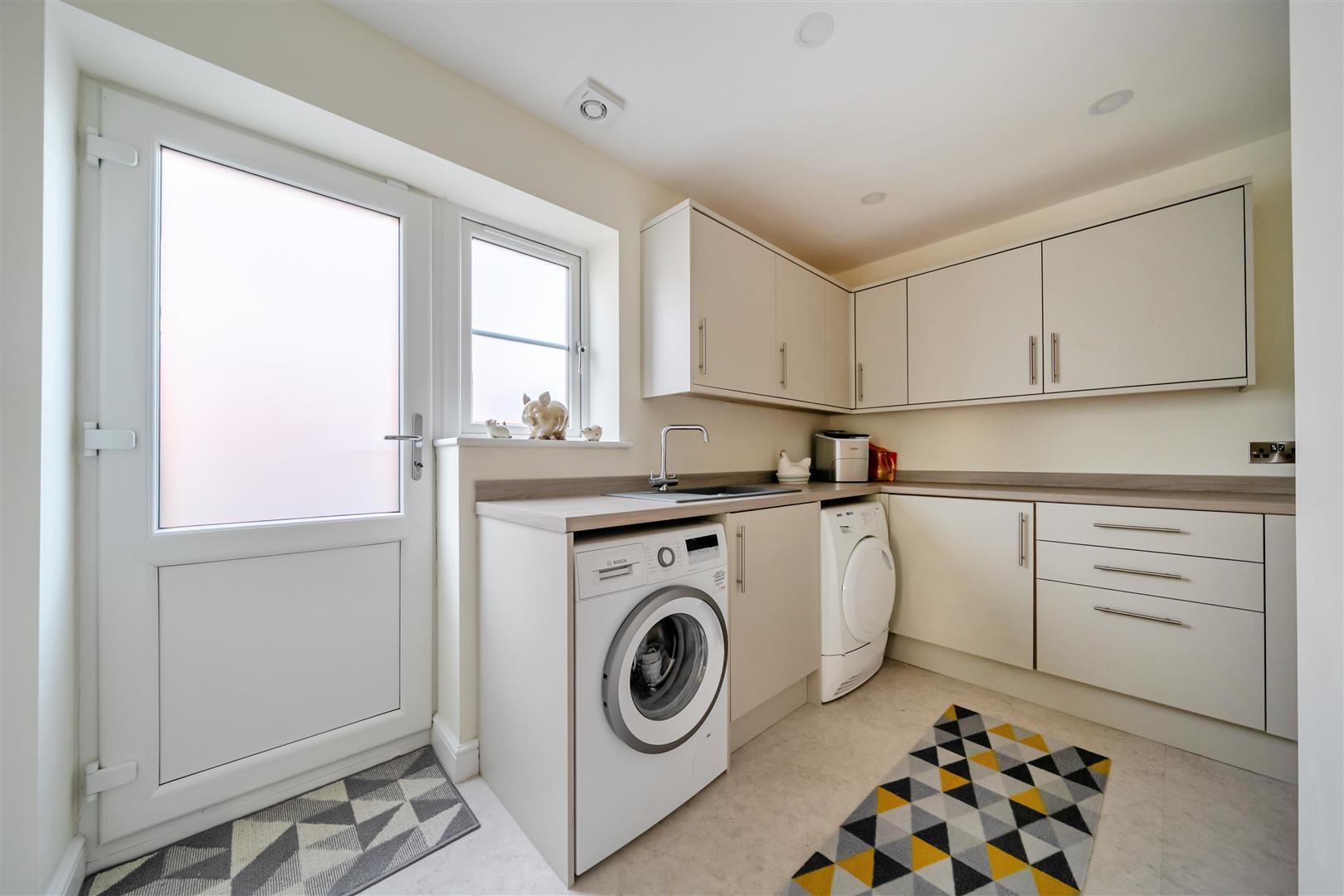 Property Image 49e8aa38-46b8-498d-84d8-dba395f38db4