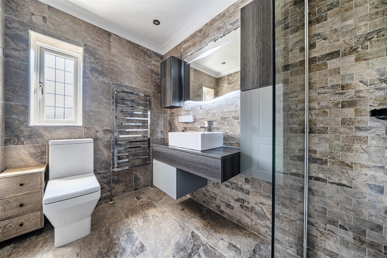 Property Image 4a9d45d8-b236-43b3-9beb-28aca7762b2d