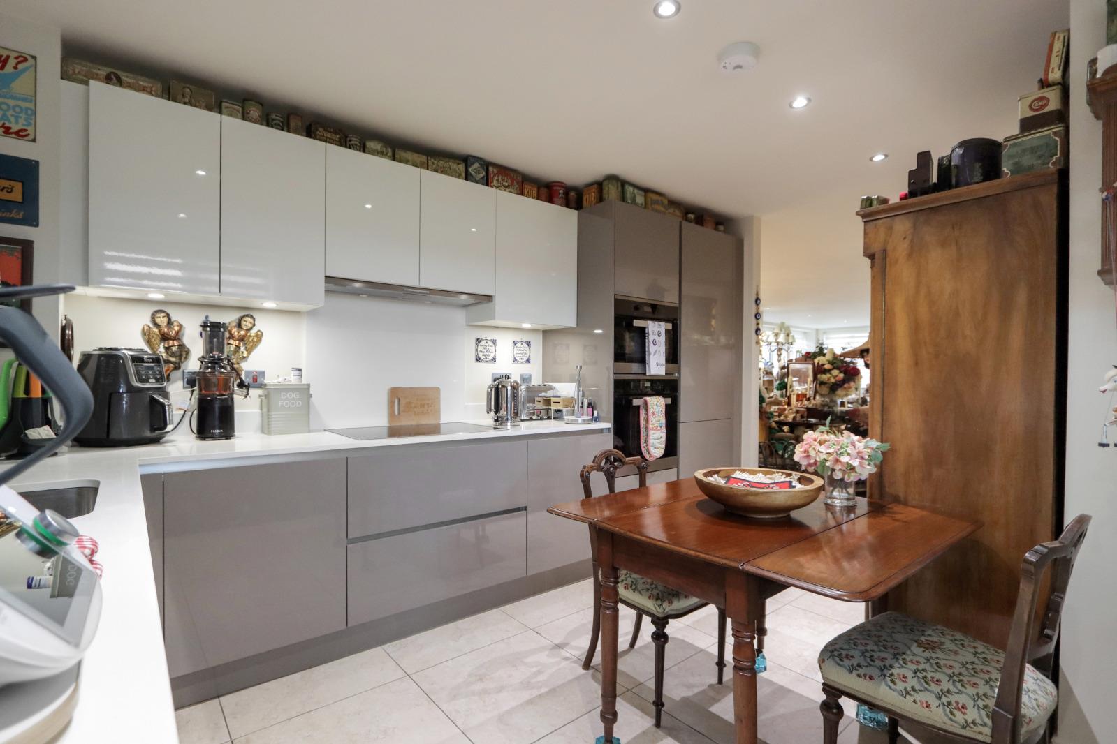 Property Image 4b565714-05bd-44e6-8be2-b2e487b7516e