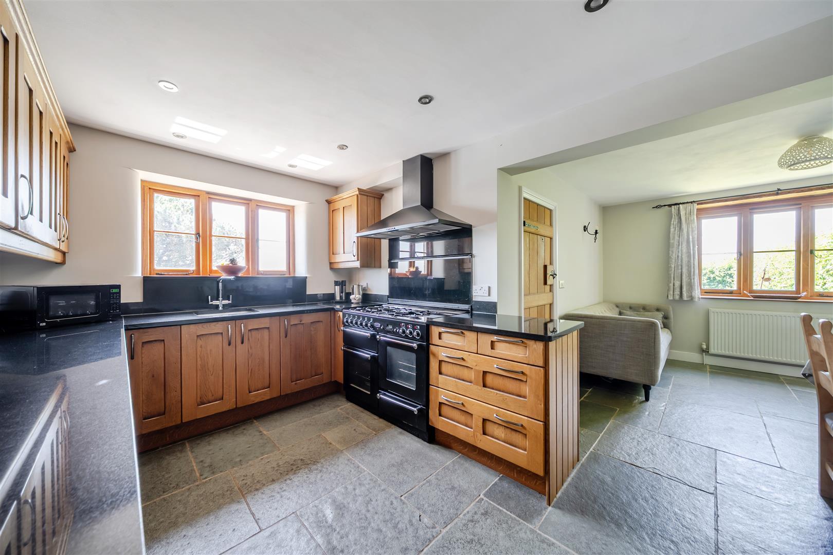 Property Image 4b98d493-e7d6-45df-8cad-c42480b368da