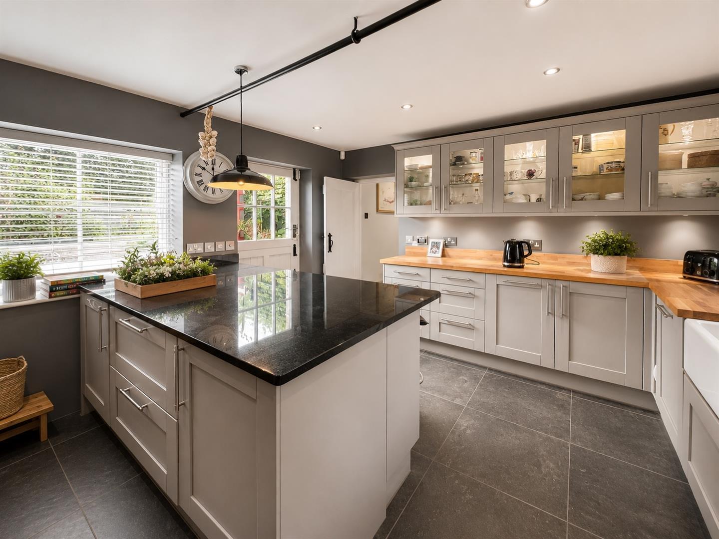 Property Image 4c0ec24c-e203-4fd7-888d-92f04df4625a
