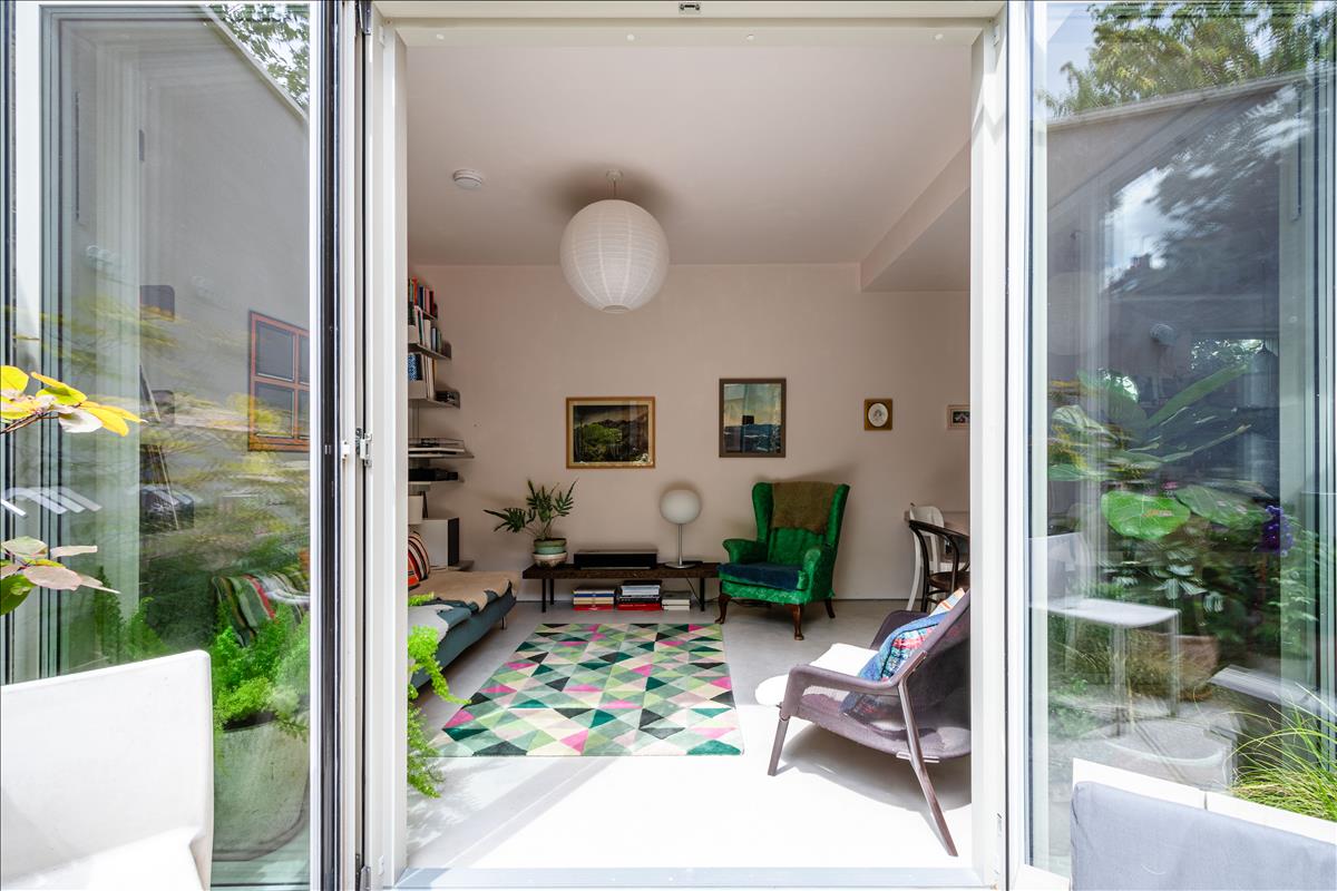 Three bedroom freehold modern house for sale in London Fields, Hackney, London, E8