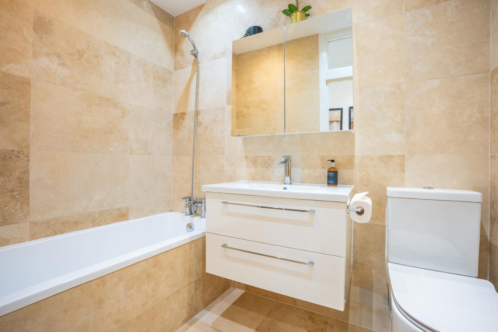 Property Image 4c6d4048-cf8d-4e3a-8bfa-0af7057ada74