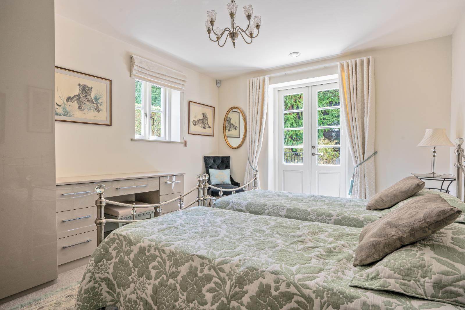 Property Image 4c83f2d2-9983-4392-997a-6e3e24079307