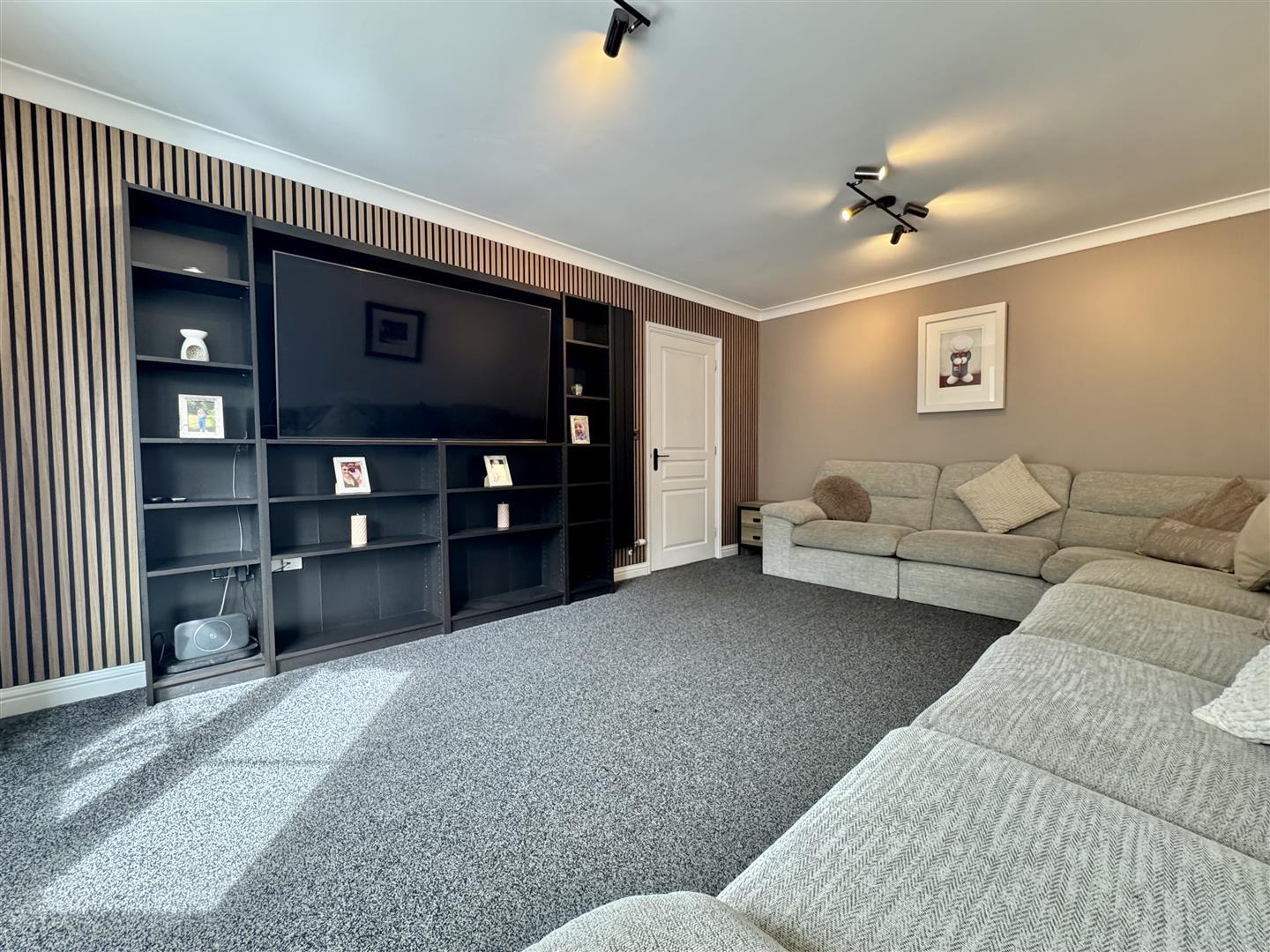 Property Image 4cce888b-98df-481d-a4ec-338b6700430d