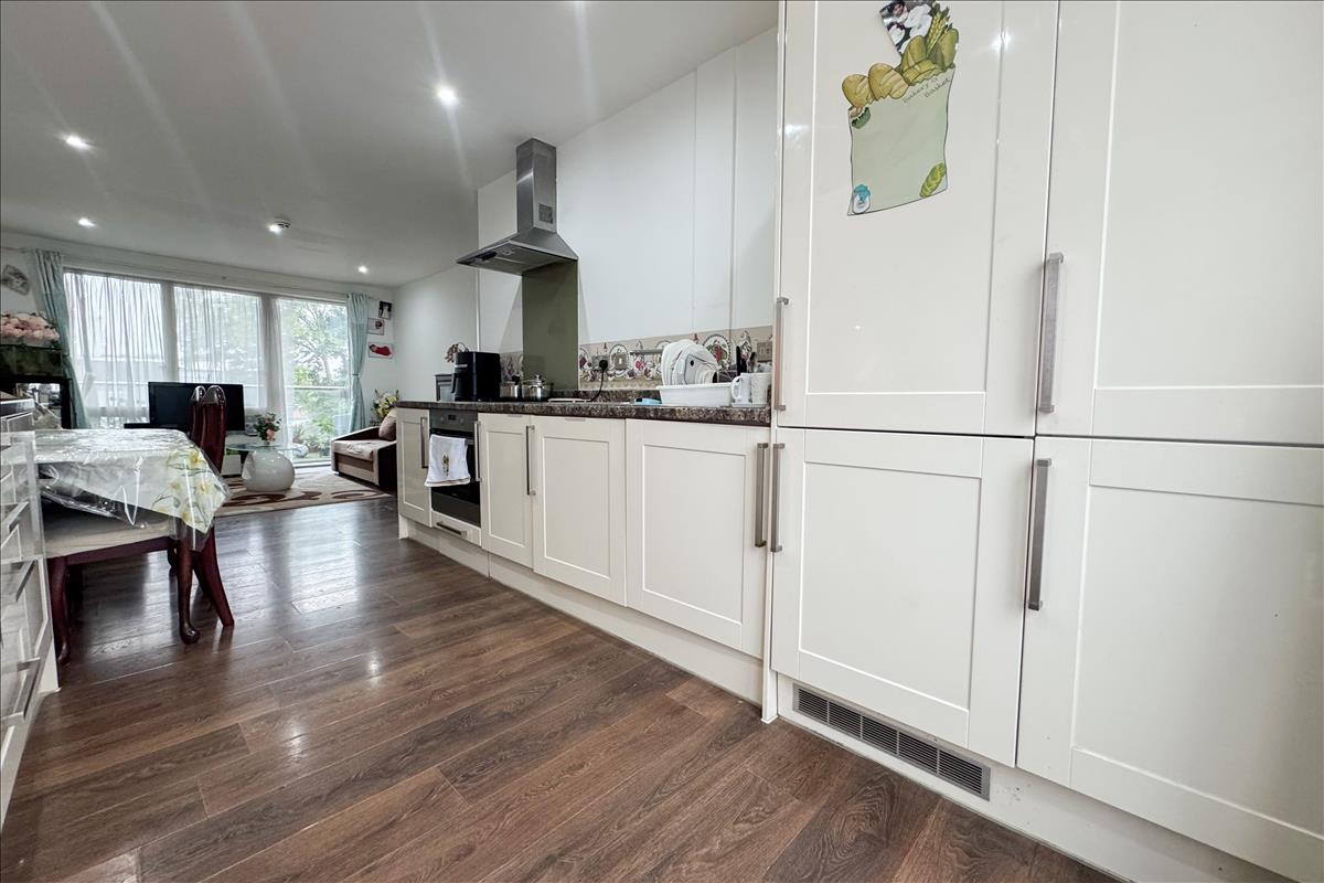 Property Image 4ce40084-5ee7-4ee9-b9f1-6cb8a29c260e