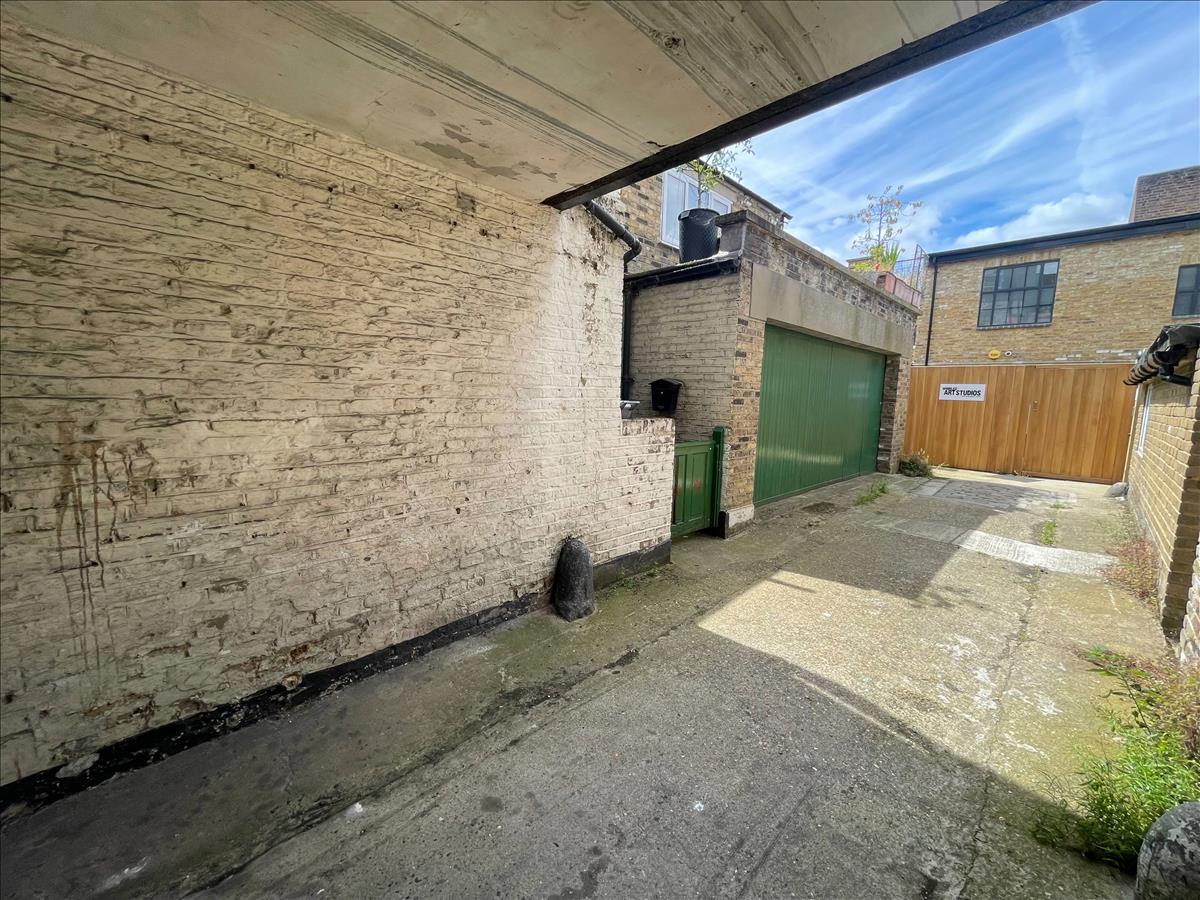 Property Image 4cf8c2c9-fad6-4695-89ef-00e6047891f6