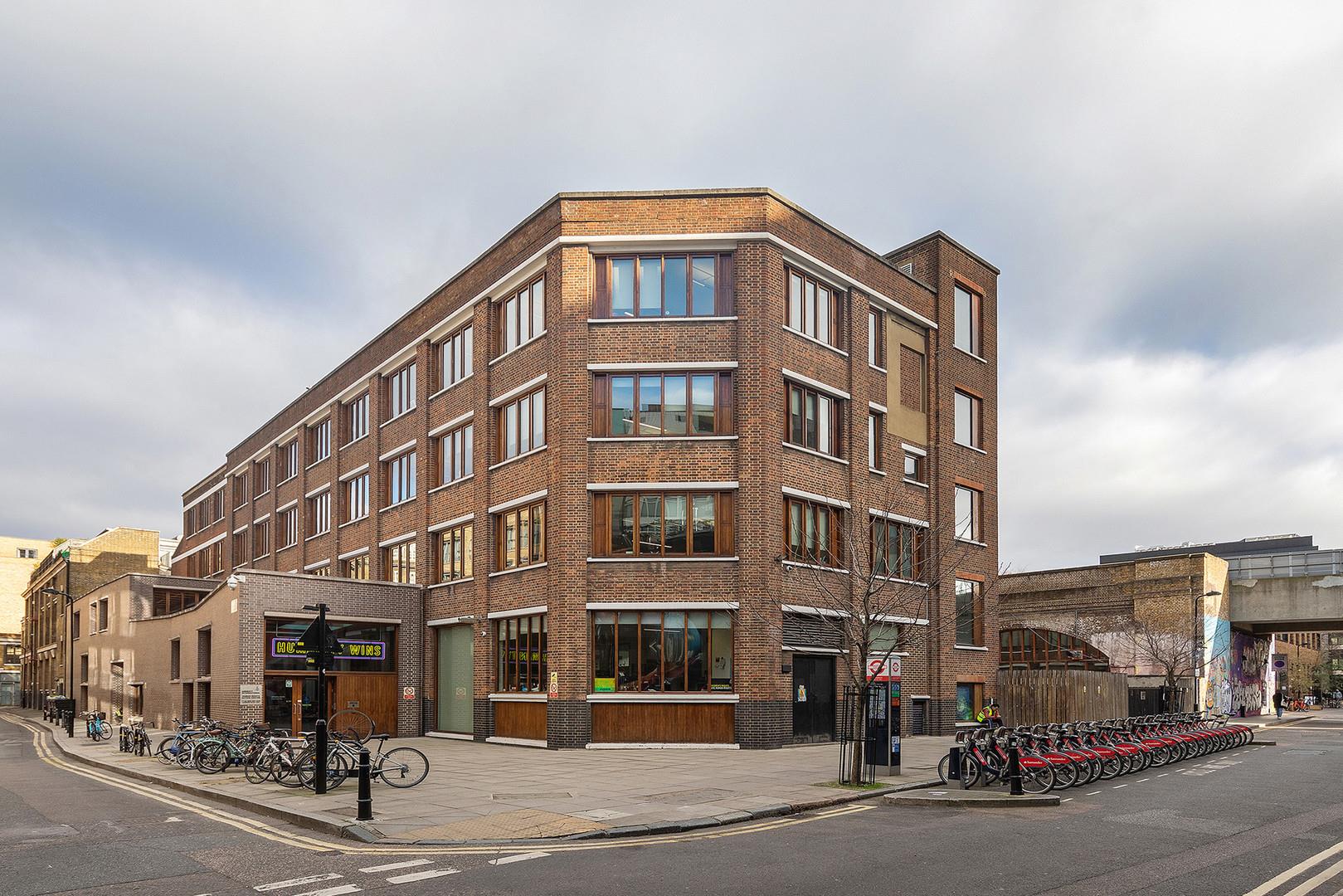 Two bedroom two bathroom 1600 square foot warehouse apartment for let in shoreditch ec2a