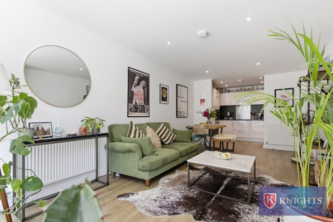 Property Image 4f0af0b8-d9ca-4319-8e99-18f3c5f0a0e1