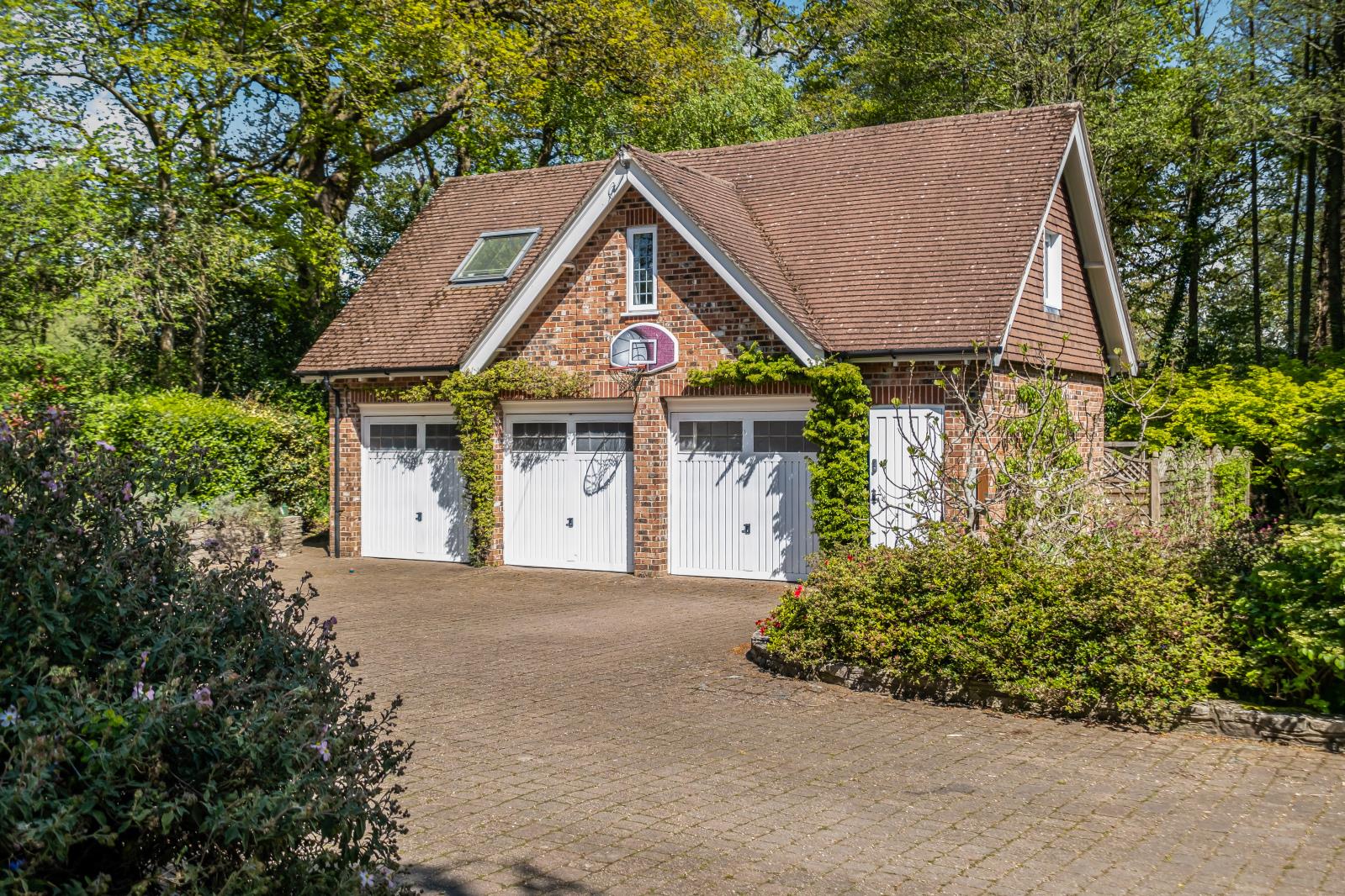 Property Image 4f7eec28-d436-46bf-98d5-911e640c48d3