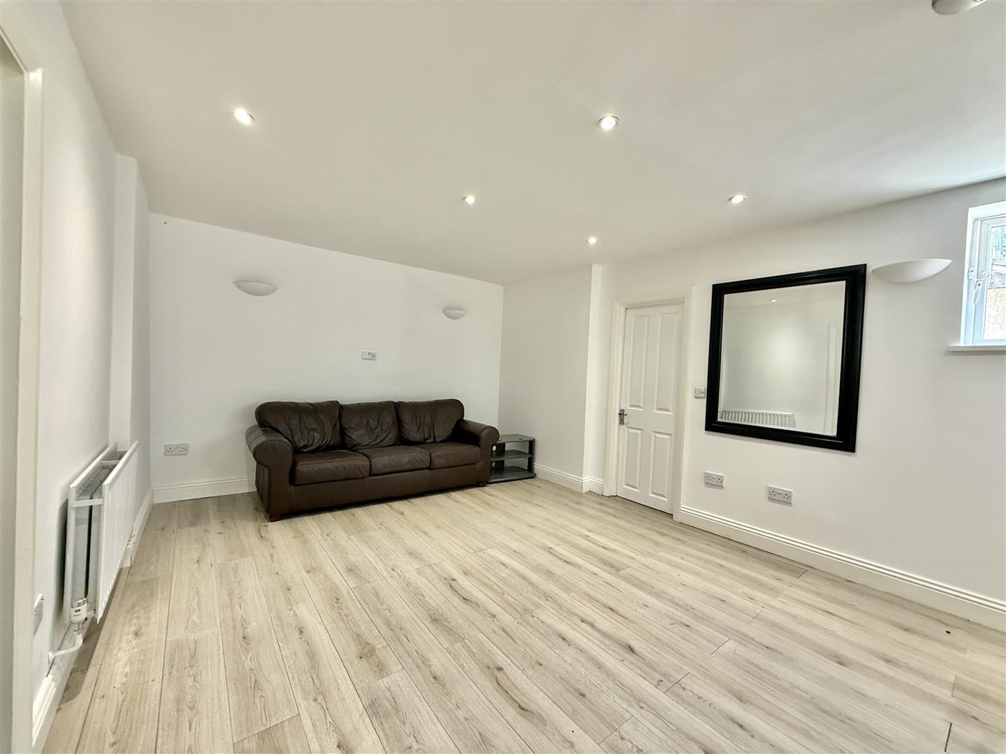 Property Image 50543c0e-c3e8-4be0-9d9c-f06c33367acb