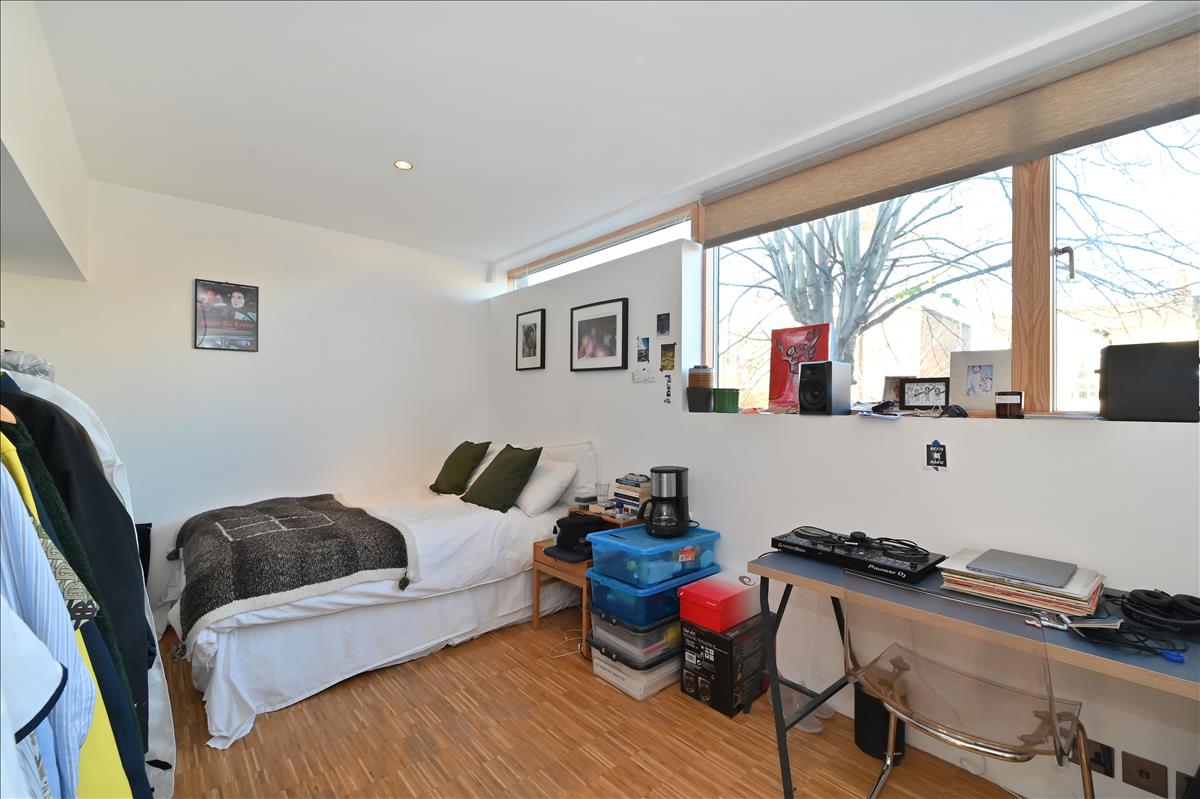 incredible four bedroom townhouse with garden available for long let in london fields e8