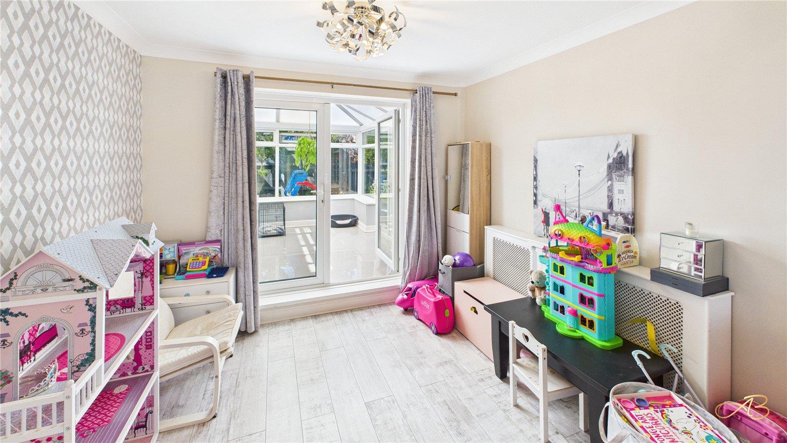 Property Image 50a1e83b-8c91-42e7-a769-4faab865d812