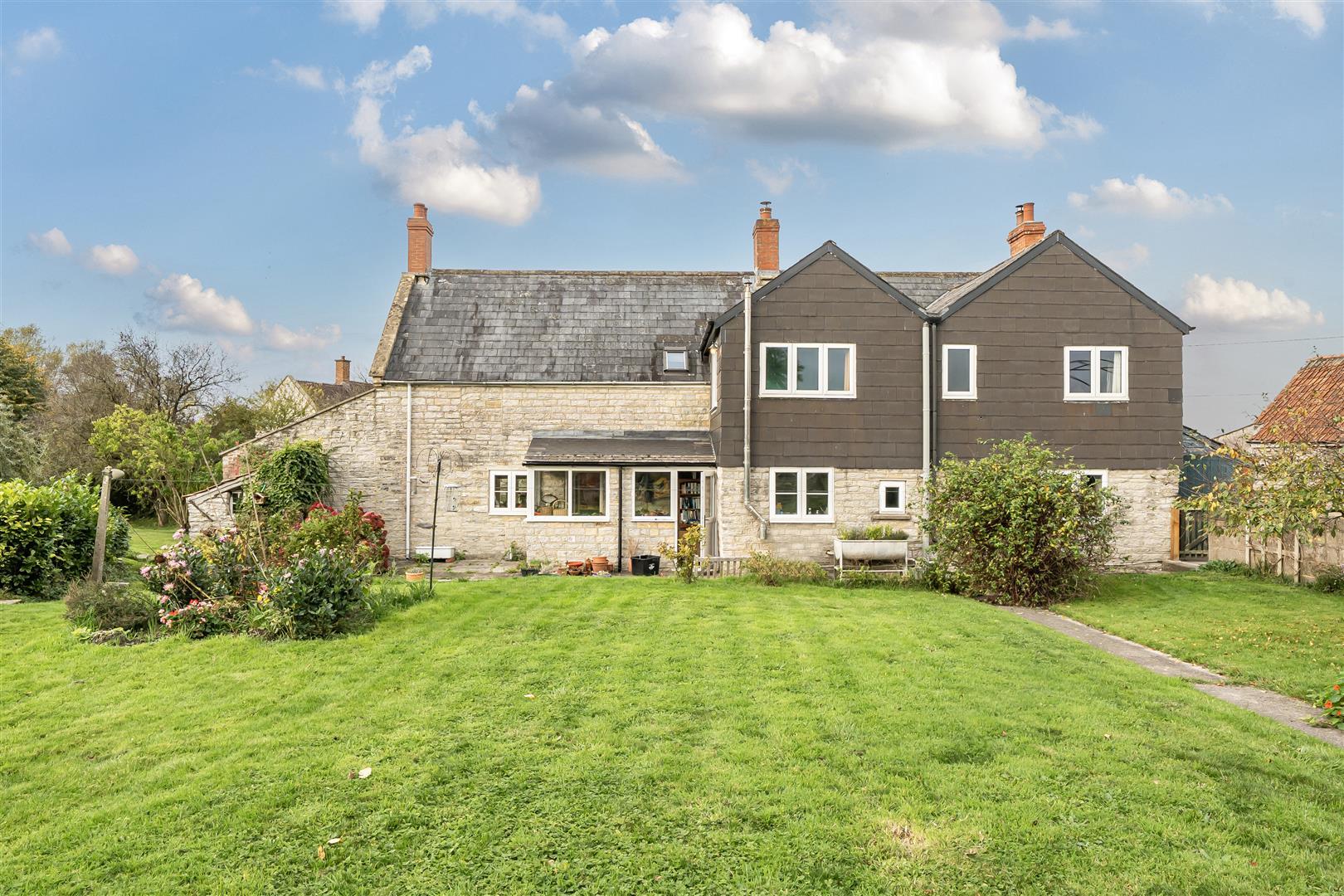 Property Image 51c33572-98f8-4a0c-9c5b-1e0ed8cec221
