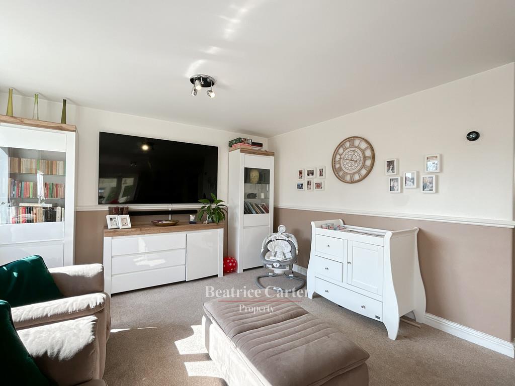 Property Image 52028354-c354-40dd-a08b-84da6c0c2783