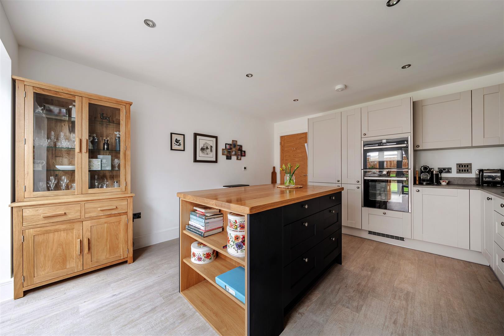 Property Image 52096c2f-c543-40dc-b8ef-544006e8cd46