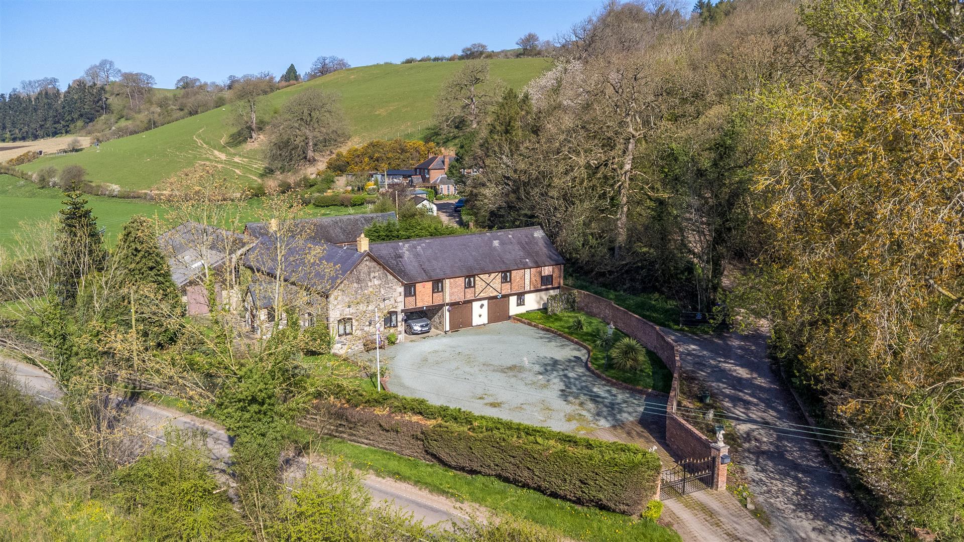 Property Image 52306d04-cd8f-4c74-8c6c-32568a355173
