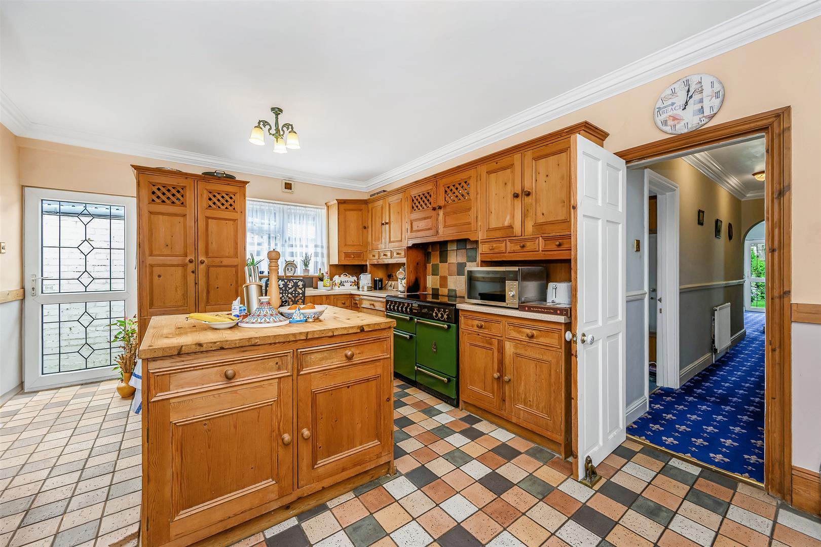 Property Image 526bf9ff-9a9d-497a-9d3d-029554a70646
