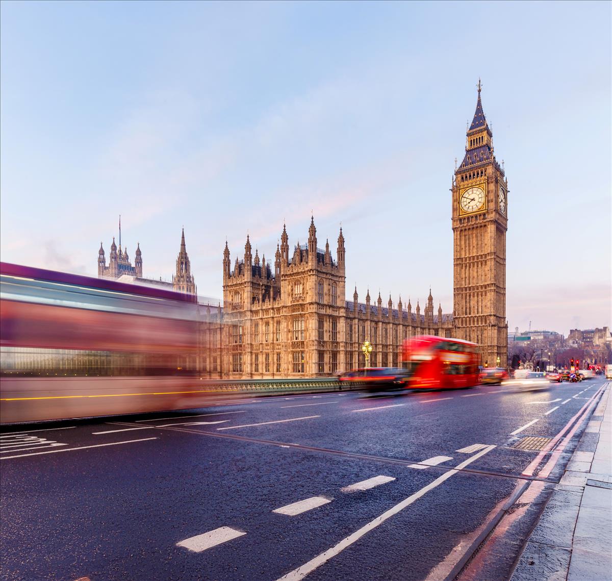 westminster bridge london with bus 