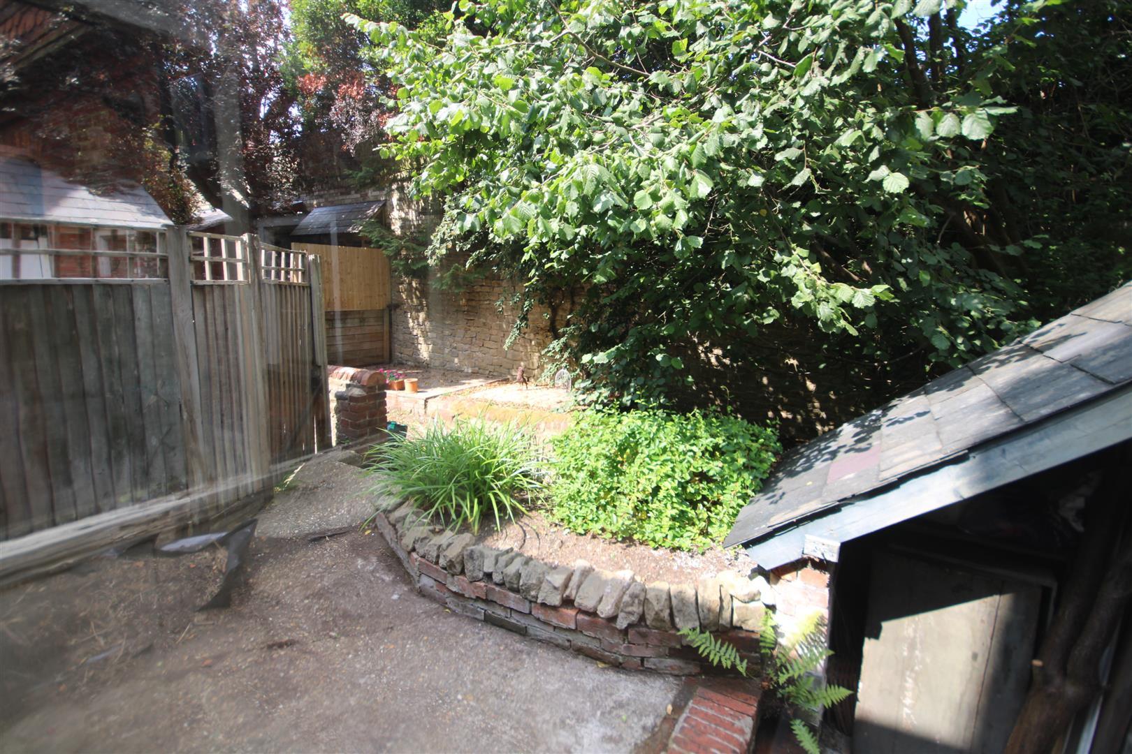 Property Image 52af4b3a-1531-4ea5-89e1-c7a0530ed60f