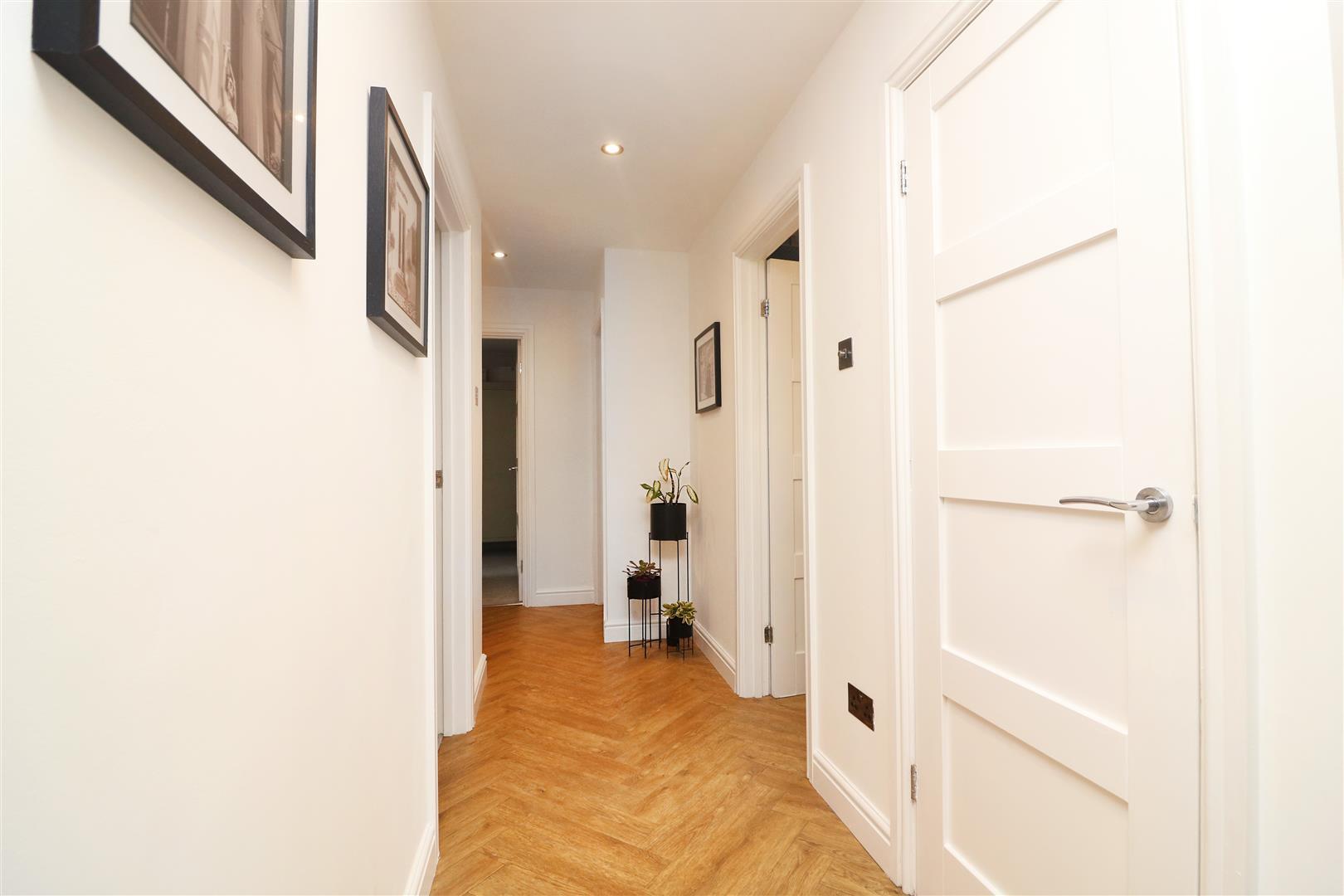 Property Image 52d9d423-c948-47fc-8807-32b3ba233f57
