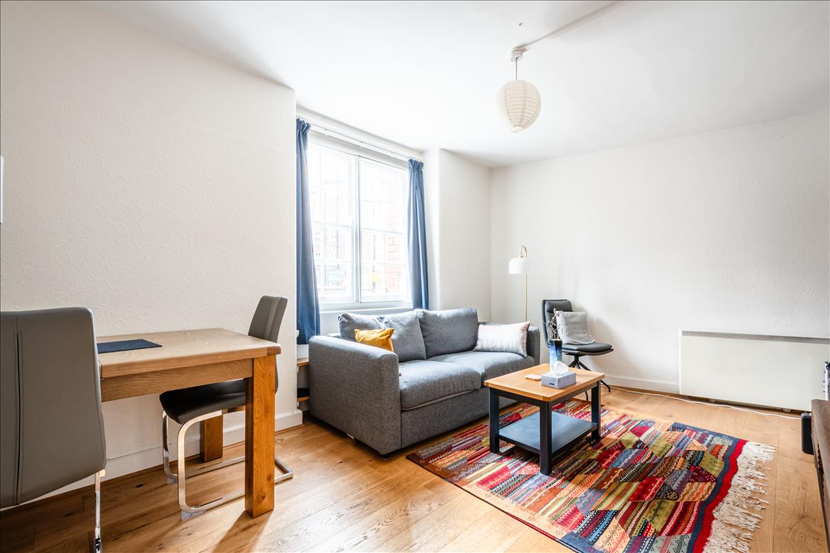 2-bedroom flat for sale in Queen Alexandra Mansions, WC1H. Reception