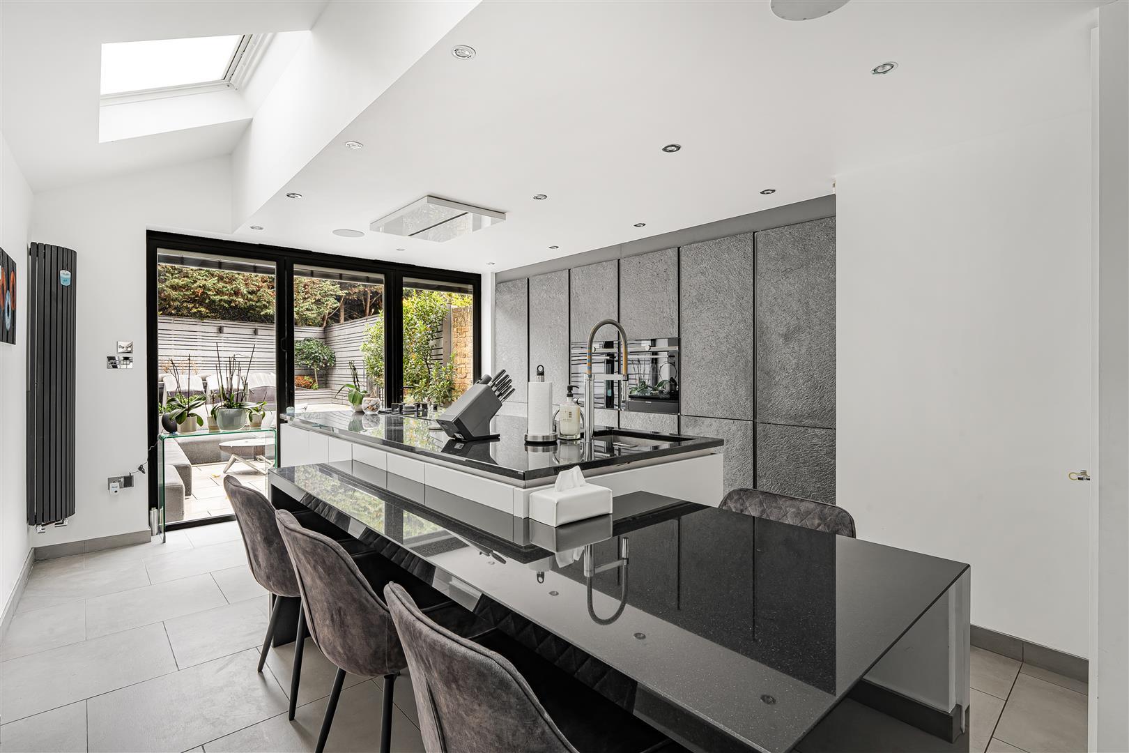 Property Image 537b72ff-9835-48fb-8d7a-b9906a533d65