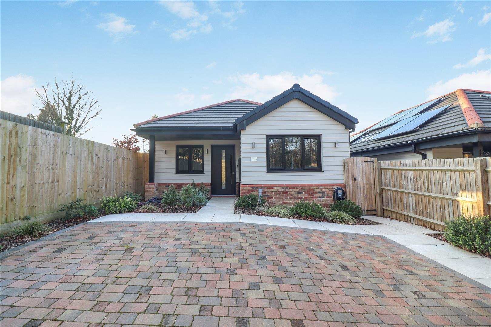 Property Image 539600fc-36d2-48e2-99ee-99bbe38fec3a