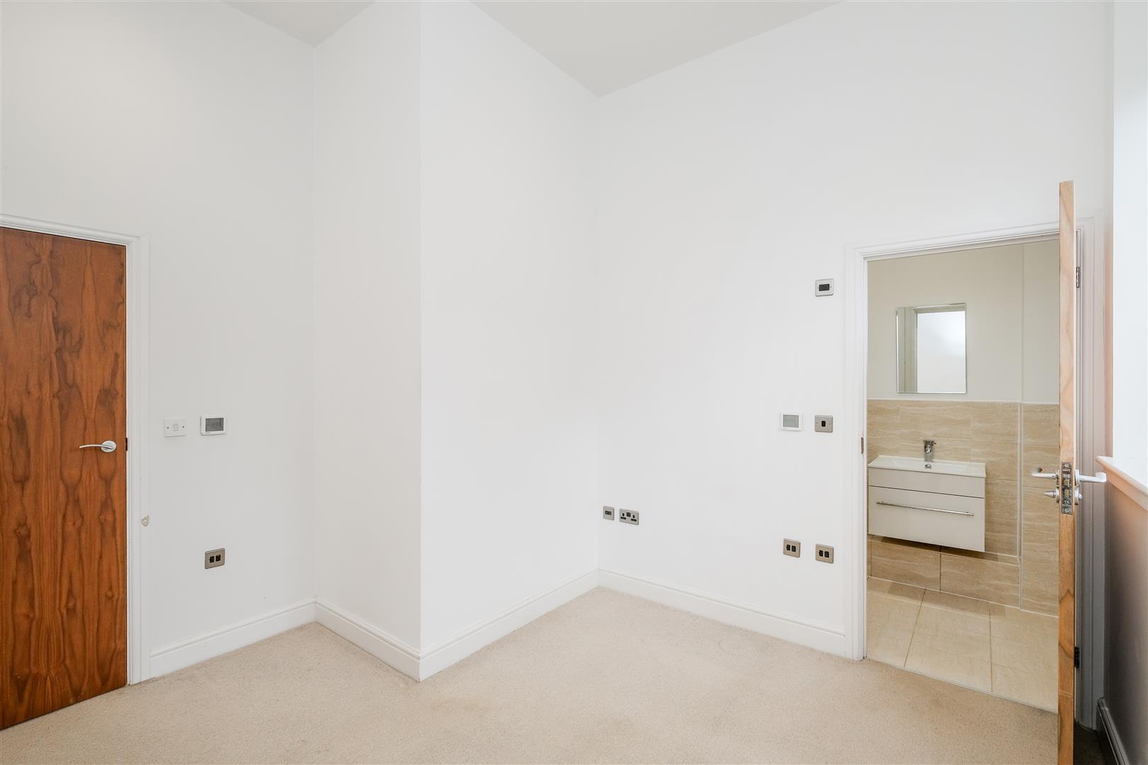 Property Image 53d77ec9-a068-4192-94a8-c118d76892f7