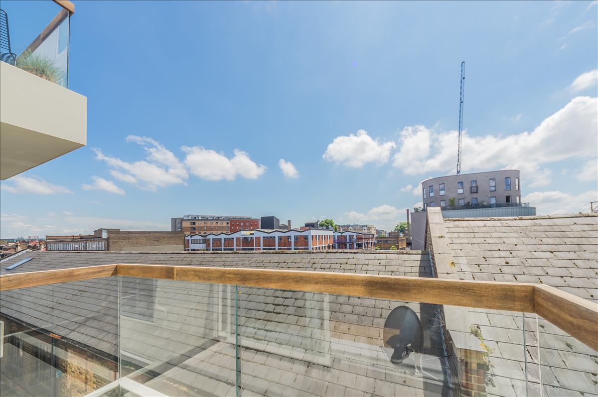 New build apartment London Fields balcony views