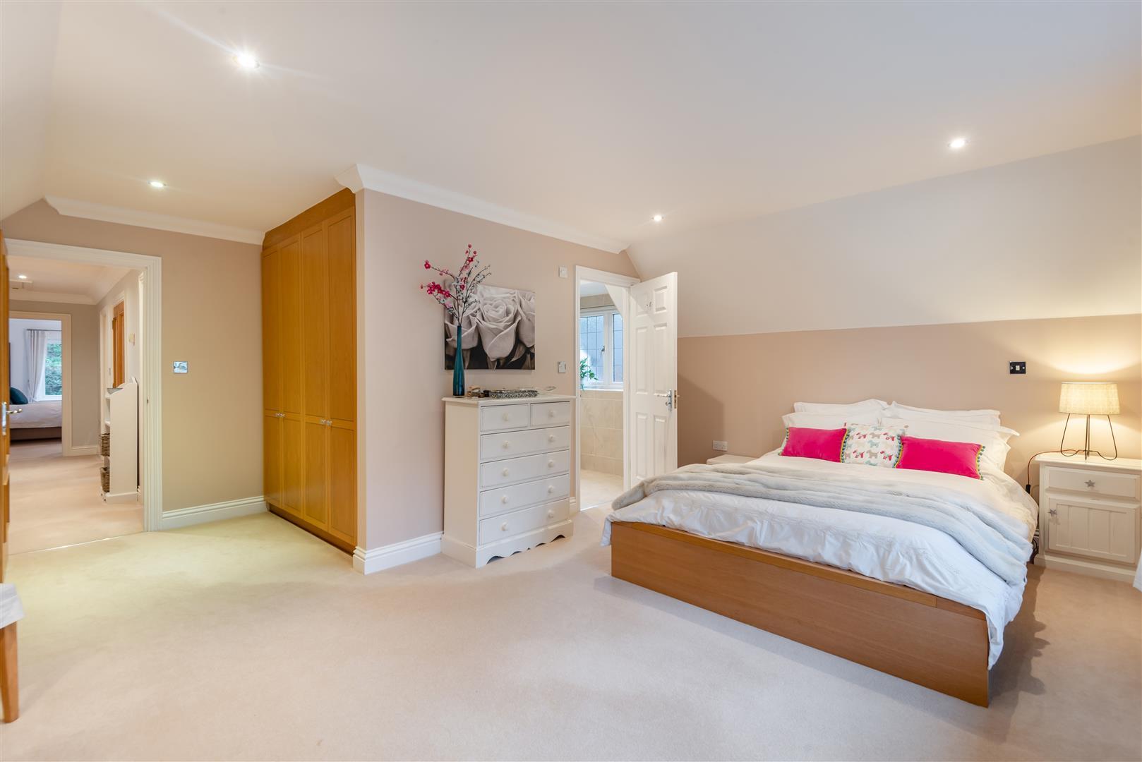 Property Image 54b9d8a4-7699-4581-bf66-58041c339efb