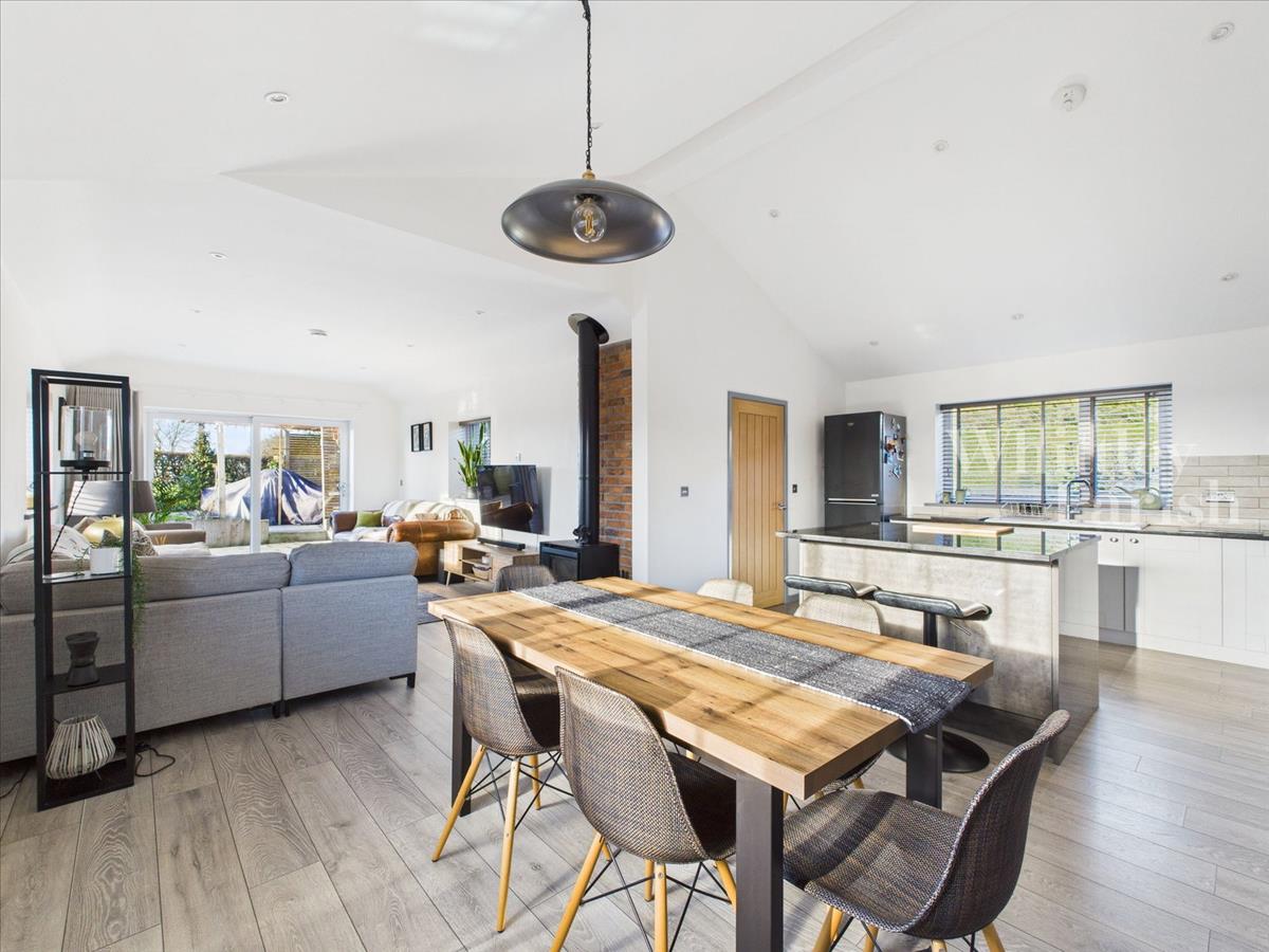 Property Image 54df672a-37e5-41f8-bb79-cb5a2d96c7c9