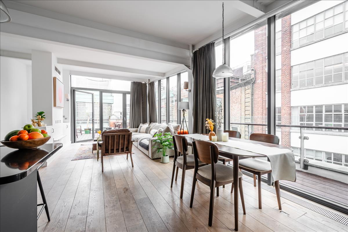 Split-level penthouse for sale, Boundary Street, Shoreditch, E2. Living space