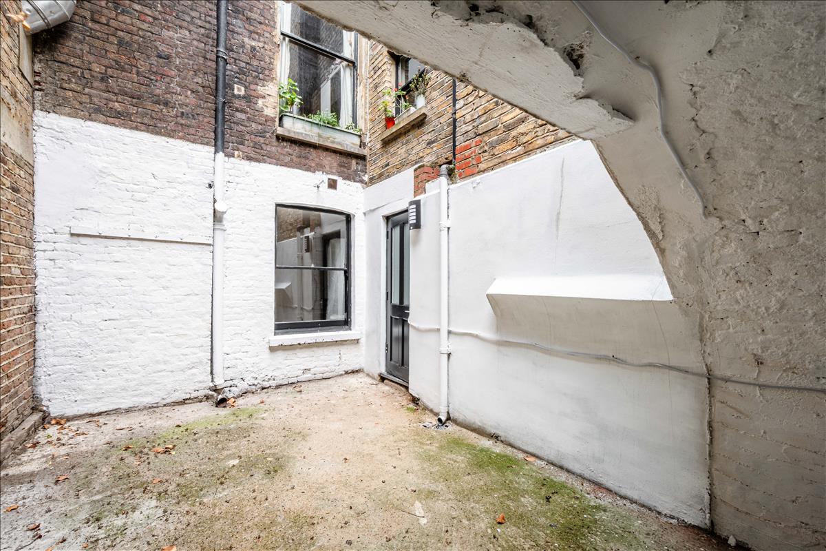 Garden. One bedroom flat for sale, Guilford Street, Bloomsbury, WC1N. 