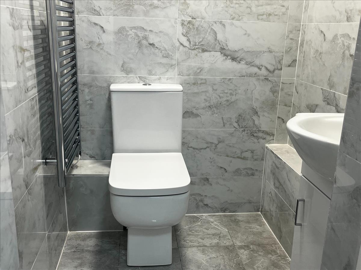 Cloakroom. One bedroom flat for sale, Guilford Street, Bloomsbury, WC1N. 