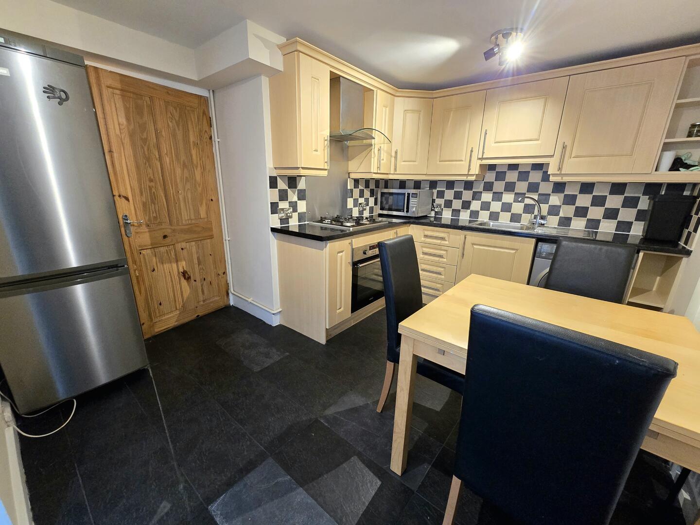 Property Image 55acdc2d-c65b-4f8b-9c76-ce359eb3df06