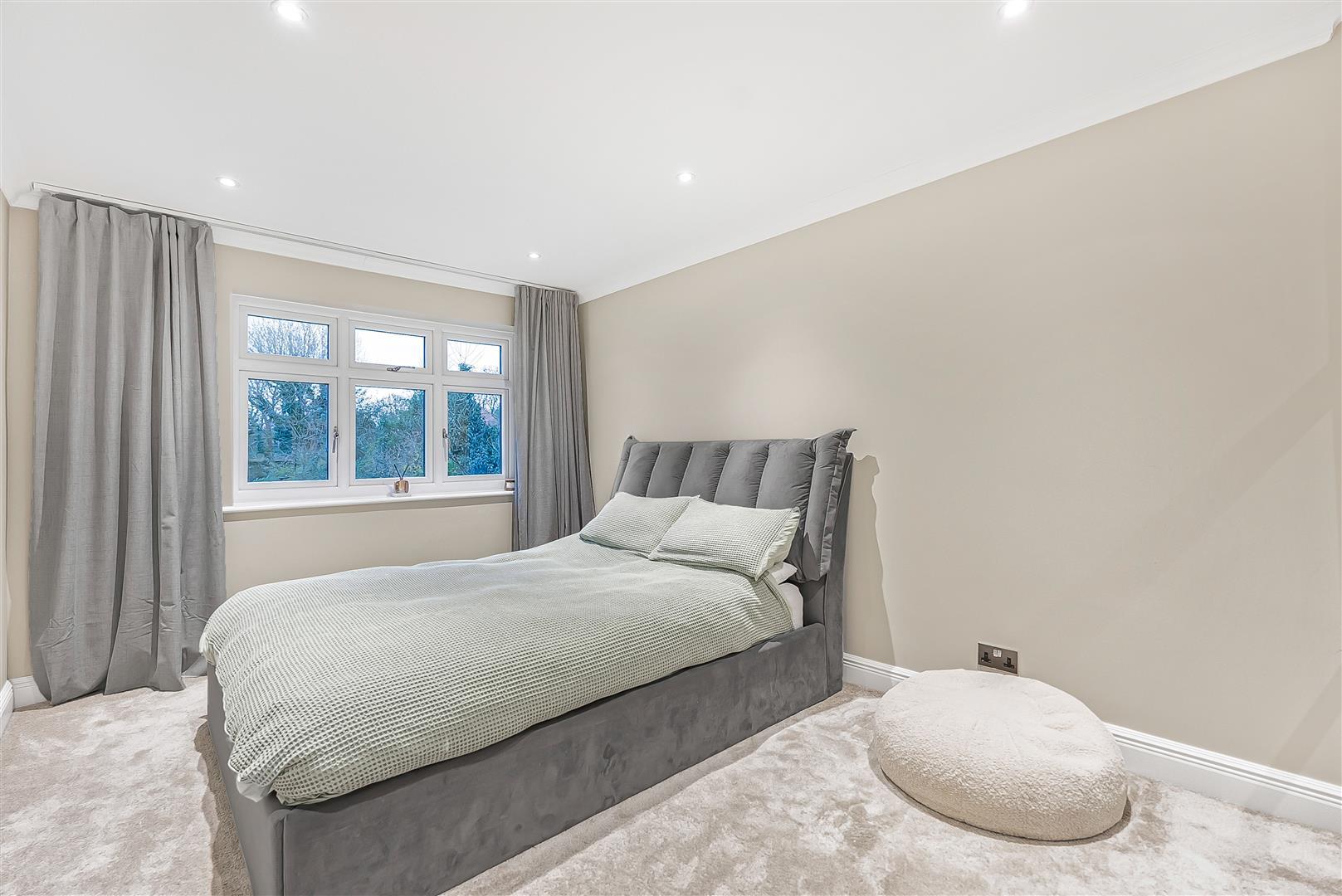 Property Image 55afbd12-9ddd-47d6-8cf8-7b455f66c3cc