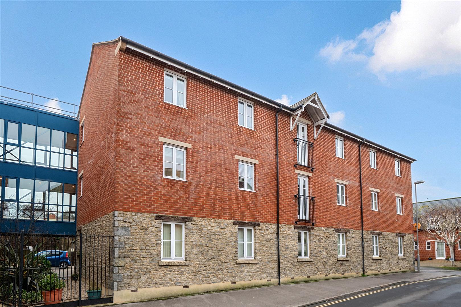Property Image 561e292b-ffc4-4334-b9c1-d5649ddd8562